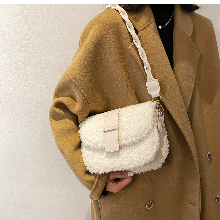bags : Schoudertas Dames Khaki - Pluche Bont Buitenkant - Luxe Klepsluiting in van Pantino