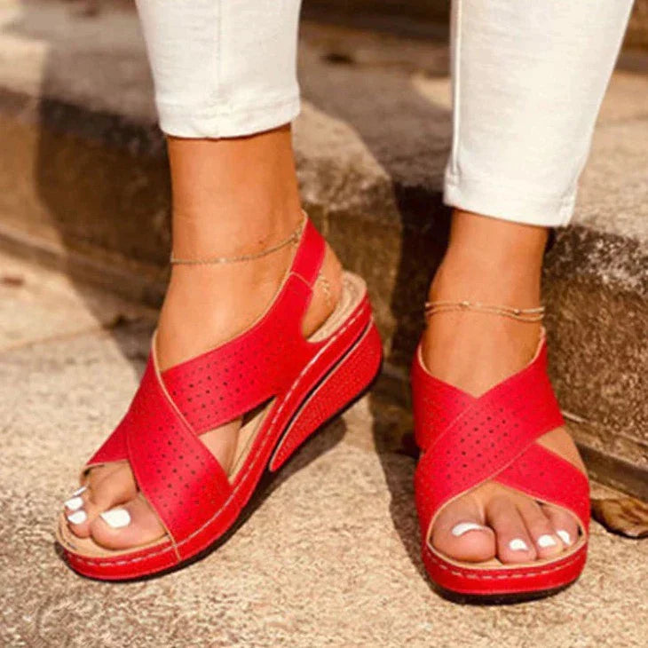 Sandals : Sandalen Dames Geel - Stijlvolle City - Ideaal voor die een Trendy en Verfijnde Stadslook Willen in Rood van Pantino