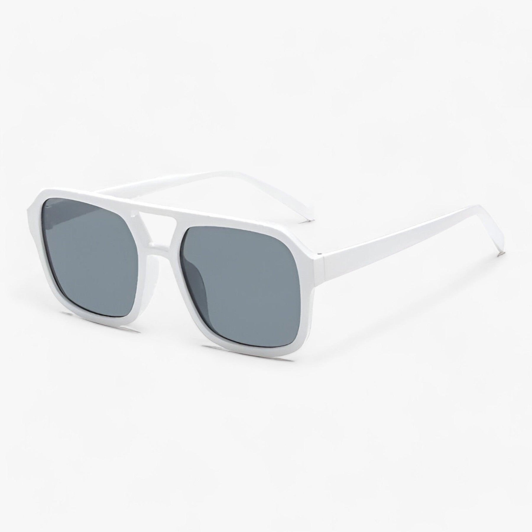 Sunglasses : Vintage Vierkante Zonnebril Dames Zwart - Stijlvolle Oogbescherming - UV400 in Wit van Pantino