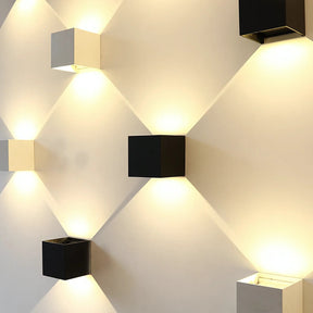 home & garden : VellaGlow - Luxe Wandlamp met Bewegingssensor - Zwart in van Pantino