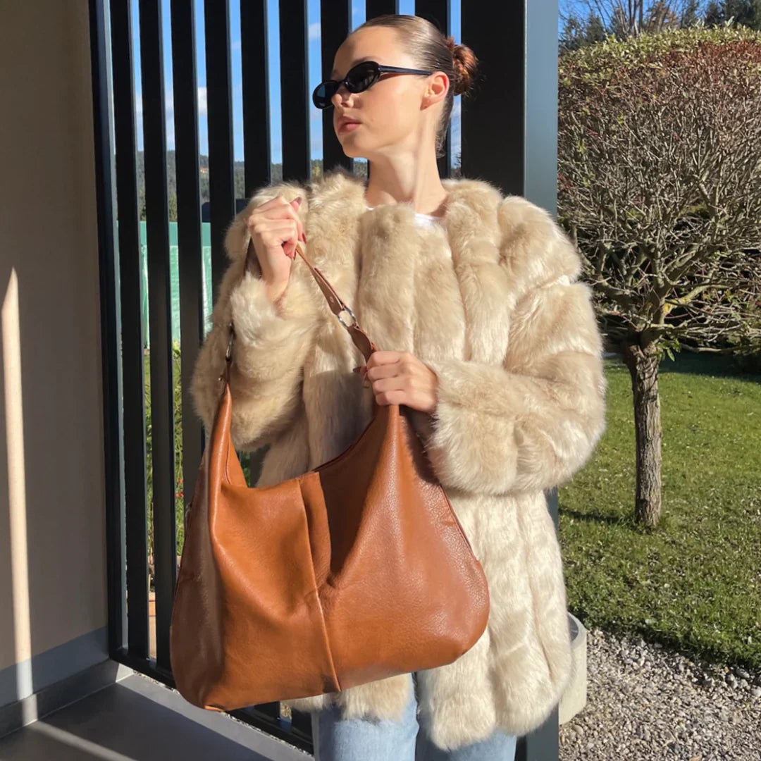 bags : Kaia Vegan Leren Hobo Tas - Wijnrood in van Pantino