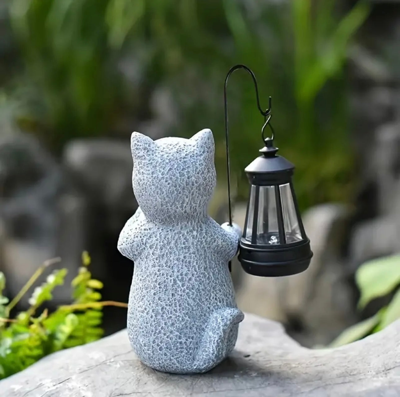 home & garden : De Tuin Kat - Een Nieuwe Vriend in de Tuin in van Pantino