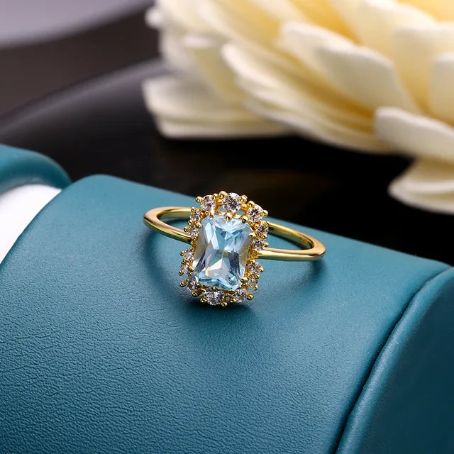 Ring : Saffierring Dames Blauw - Kussengeslepen Omringd Diamanten - Zilver in van Pantino