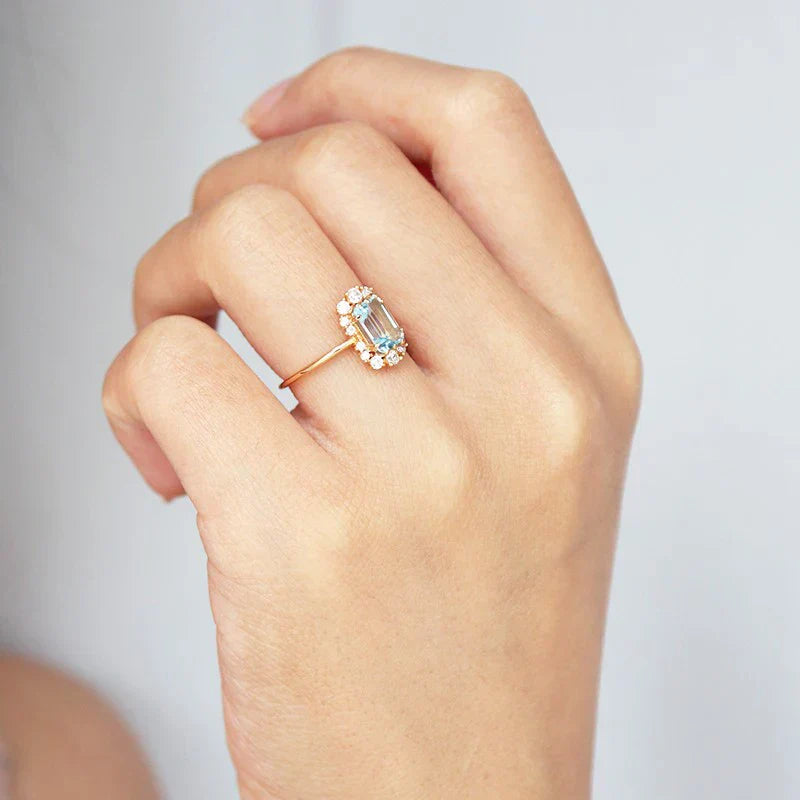 Ring : Saffierring Dames Blauw - Kussengeslepen Omringd Diamanten - Zilver in van Pantino
