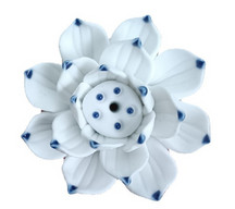 home & garden : Lotusbloem Wierrook Houder - Stijlvol Ontwerp - A in M - Wit met Blauwe puntjes van Pantino