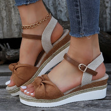 Sandals : Dames Sandalen - Orthopedisch Ontwerp voor Ultiem Comfort en Verfijnde Stijl - Roze in Bruin van Pantino