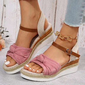 Sandals : Dames Sandalen - Orthopedisch Ontwerp voor Ultiem Comfort en Verfijnde Stijl - Roze in Roze van Pantino