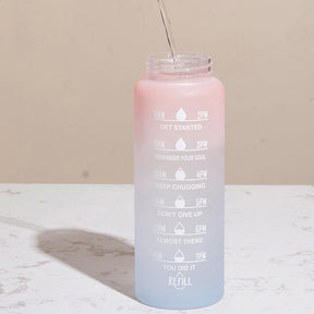 other : Motivatie Waterfles - Met Deze Fles Haal Je Altijd Je Drinkdoel - Donkerblauw in van Pantino