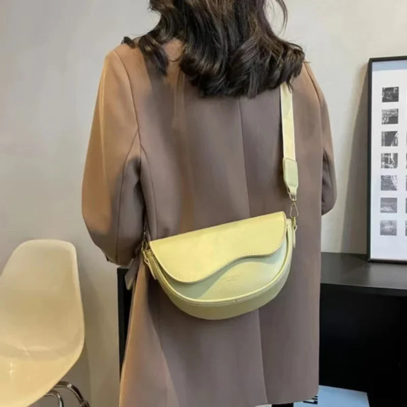 bags : Schoudertas Dames Groen - Brede Riem Zadeltas Ontwerp - PU-Leer in van Pantino