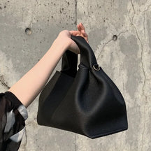 bags : Schoudertas van Generfd Materiaal met Afneembare Riem - Groente in Zwart van Pantino