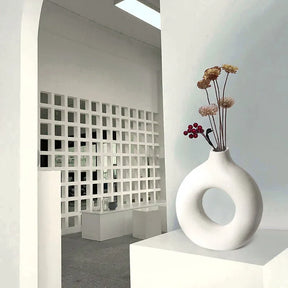 home & garden : Keramische Donut Bloemenvaas Wit - Trendy Sfeervolle Decoratie - Keramiek in van Pantino