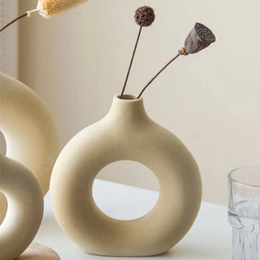 home & garden : Keramische Donut Bloemenvaas Wit - Trendy Sfeervolle Decoratie - Keramiek in van Pantino