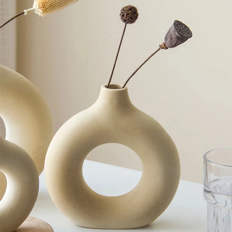home & garden : Keramische Donut Bloemenvaas Wit - Trendy Sfeervolle Decoratie - Keramiek in van Pantino