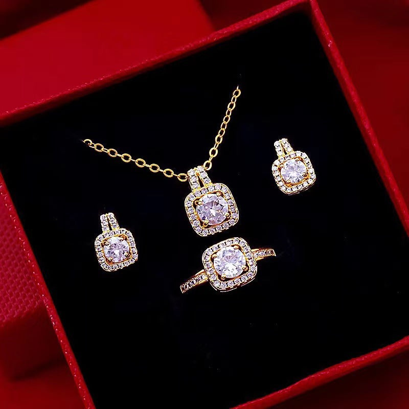 Jewelry Set : Elegantia Sieradenset - Verfijnde Schoonheid - Gouden Ketting in Gouden 3-Stuks Set van Pantino