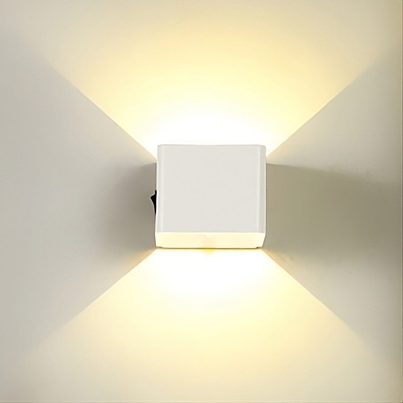 home & garden : VellaGlow - Luxe Wandlamp met Bewegingssensor - Zwart in van Pantino