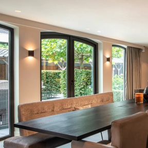 home & garden : VellaGlow - Luxe Wandlamp met Bewegingssensor - Zwart in van Pantino