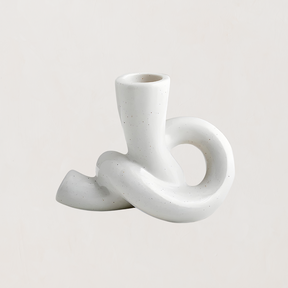 Woondecoratie : Keramische Kandelaar Wit - Sculptuur Twisted Design - Woondecoratie in van Pantino