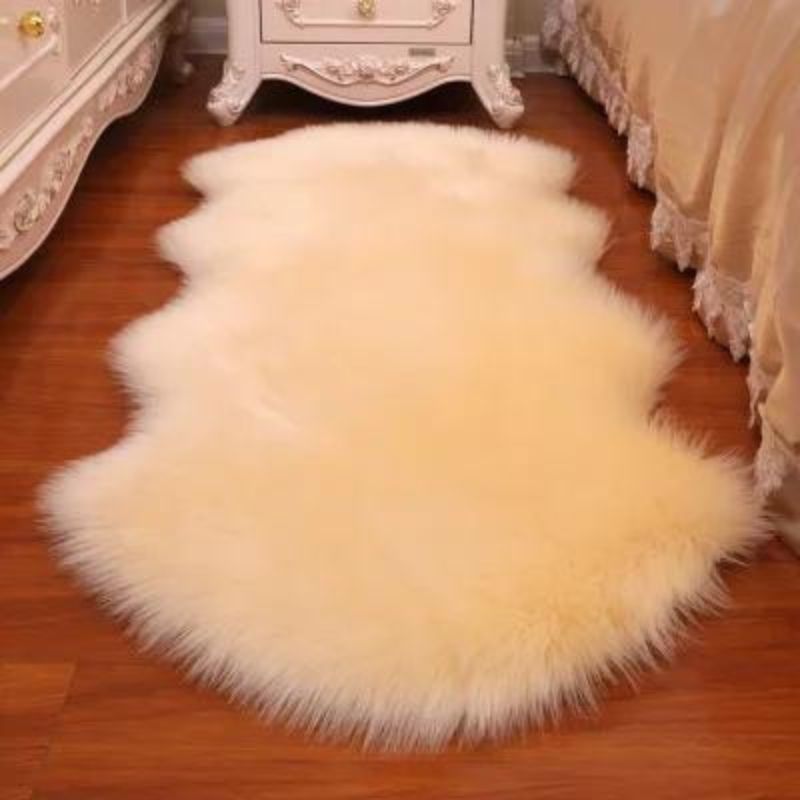 home & garden : Pluche Schapenvacht Tapijt - Luxe Ultiem Knus Gevoel - Polyester in Beige van Pantino