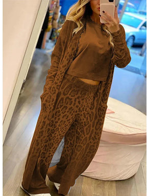 Loungewear Set : Savanna Set - Print Dames Set voor Stijl en Comfort - Grijs in Bruin van Pantino