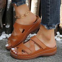 Sandals : Dames Sandalen - Orthopedisch Ontwerp voor Ultiem Comfort en Verfijnde Stijl - Wit in Lichtbruin van Pantino