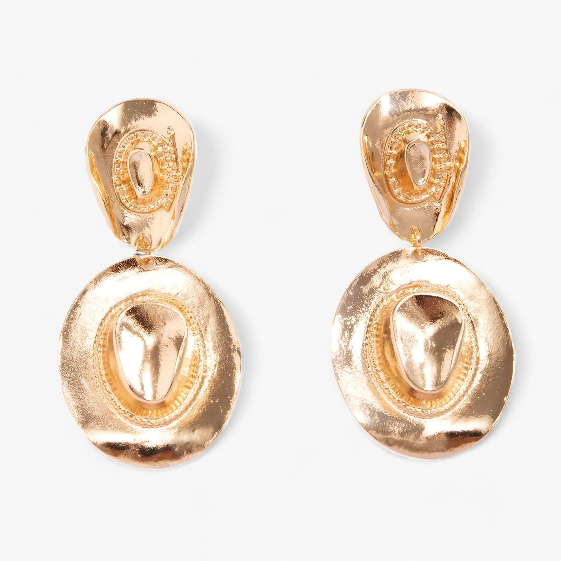 Earrings : Oorbellen Goud - Vintage Cowboyhoed - Trendy Feestaccessoires in Goud van Pantino