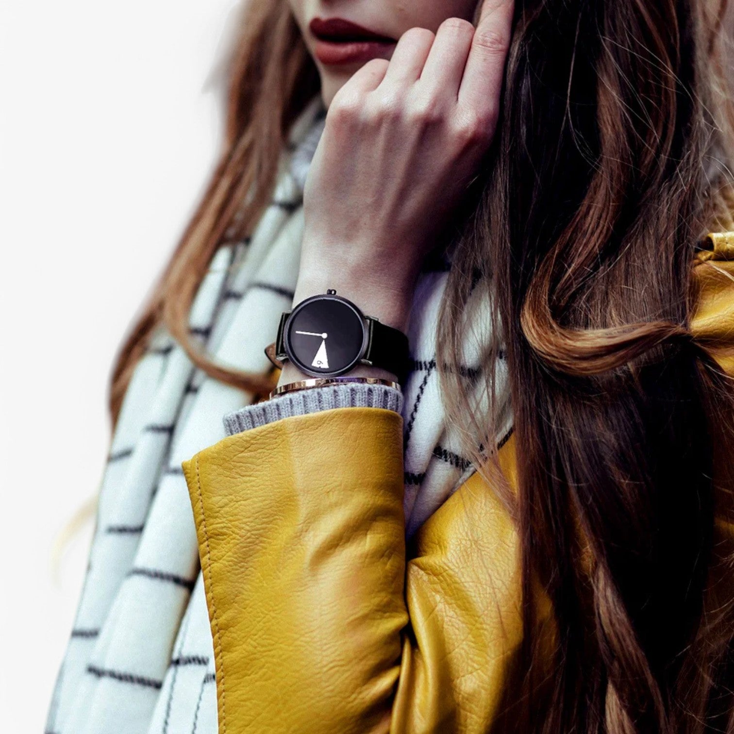 watches : Dameshorloge Alana Wit & Zwart - Roterende Wijzerplaat - Elegant Design - Modern & Stijlvol in van Pantino