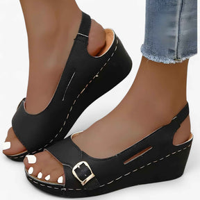 Sandals : Comfortabele Dames Sandalen van Zwart Leer met Lage Sleehak - Ideaal voor de Zomer in van Pantino