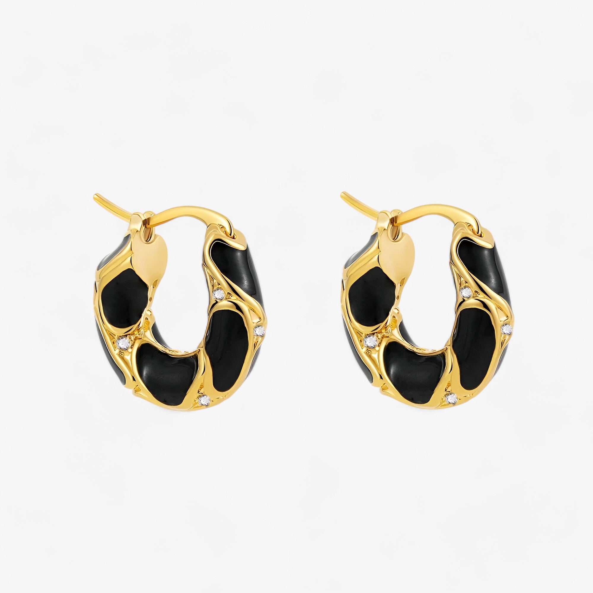 Earrings : Oorbellen Dames Rood Goud - Vintage Emaille Hoepel - Trendy Luxe in van Pantino