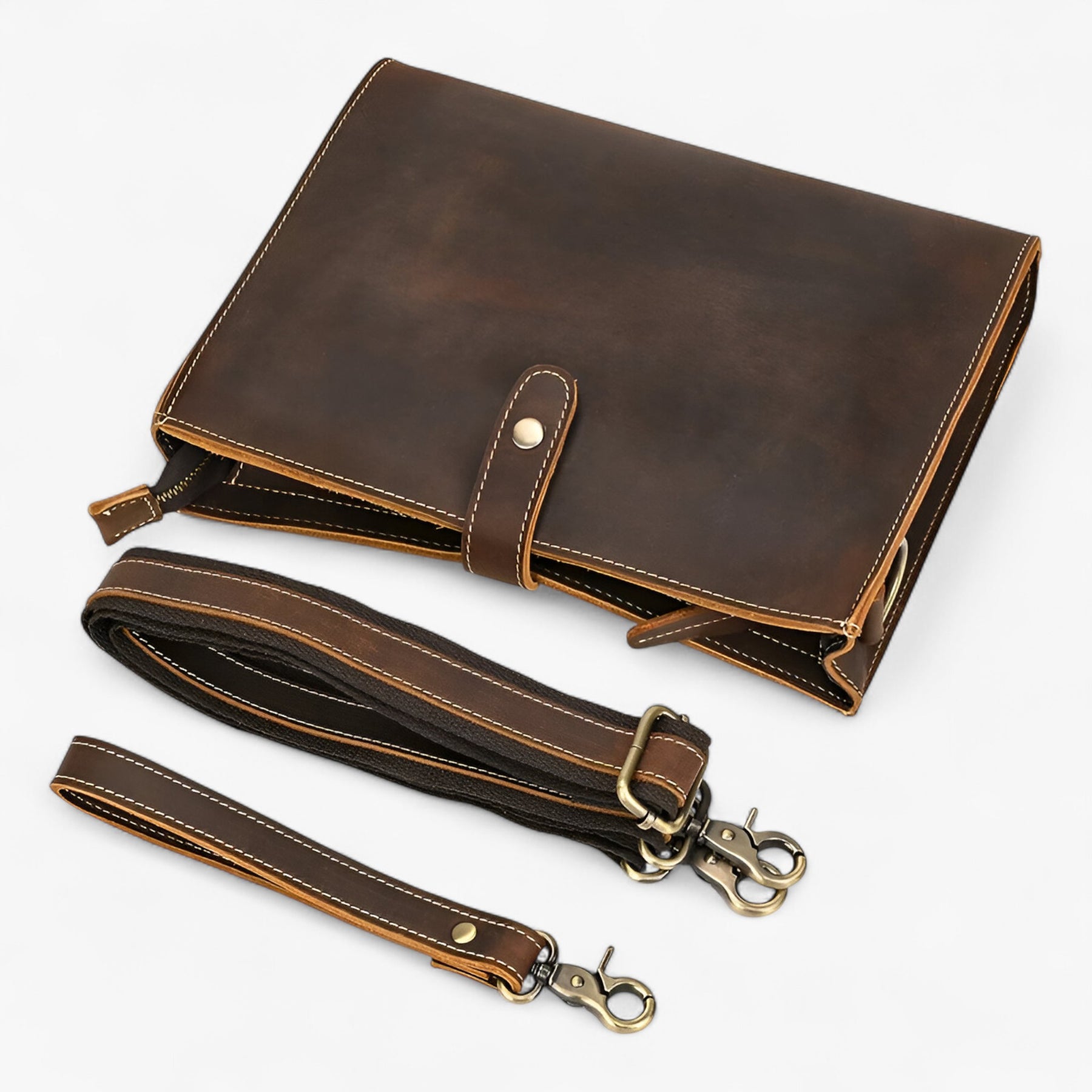 bags : Bruin Mini Tas met Polsband in Bruin van Pantino