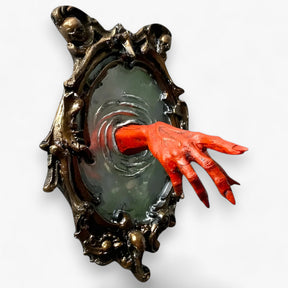 home & garden : Hars Ghost Hand Plaquette - Spooky Wall Decor - Neongroen in Rood van Pantino