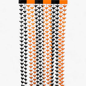 home & garden : Perfecte Achtergrond voor Spookhuisfeesten - Oranje Pompoen in Zwart en oranje vleermuis van Pantino