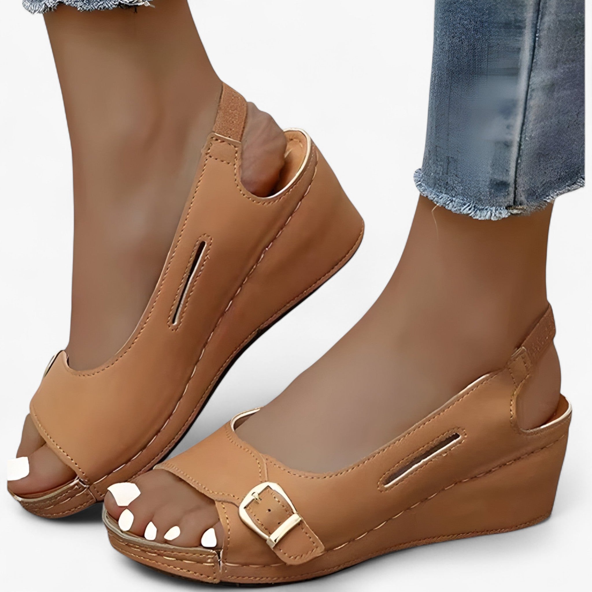 Sandals : Comfortabele Dames Sandalen van PU met Lage Sleehak – Ideaal voor de Zomer in van Pantino