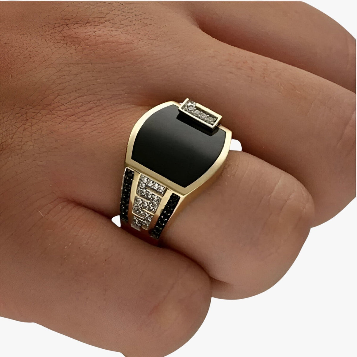 Ring : Ring Heren Goud - Elegante Herenring - Glanzend met Luxe Punkstijl in van Pantino