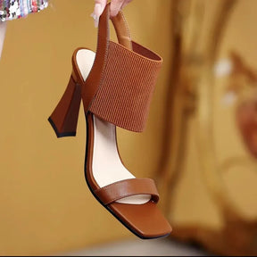 Sandals : Handgemaakte Rieten Sandalen Dames - Elegante Sandalen met Uniek Ambacht - Bruin in van Pantino