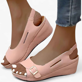 Sandals : Comfortabele Dames Sandalen van Zwart Leer met Lage Sleehak - Ideaal voor de Zomer in van Pantino