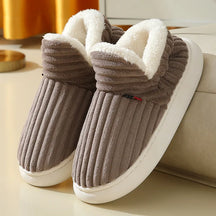 other : HappySlides - Warme en Comfortabele Sloffen - Grijs in Bruin van Pantino