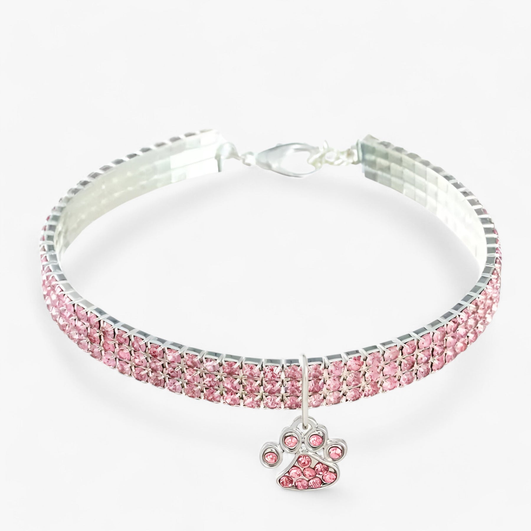 pets : Luxe Kristallen Halsband met Diamant Hanger - Roze in Lichtroze van Pantino