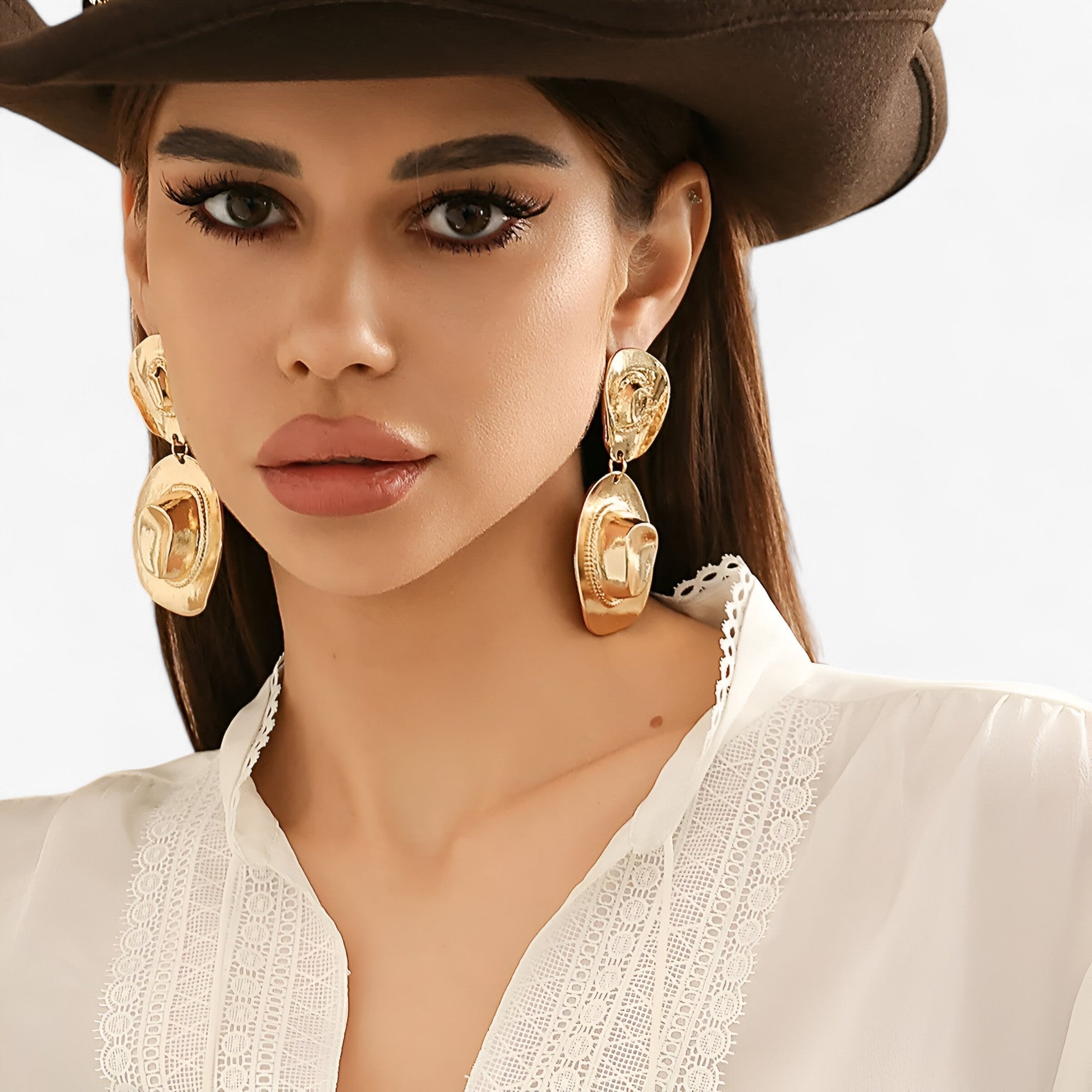 Earrings : Oorbellen Goud - Vintage Cowboyhoed - Trendy Feestaccessoires in van Pantino