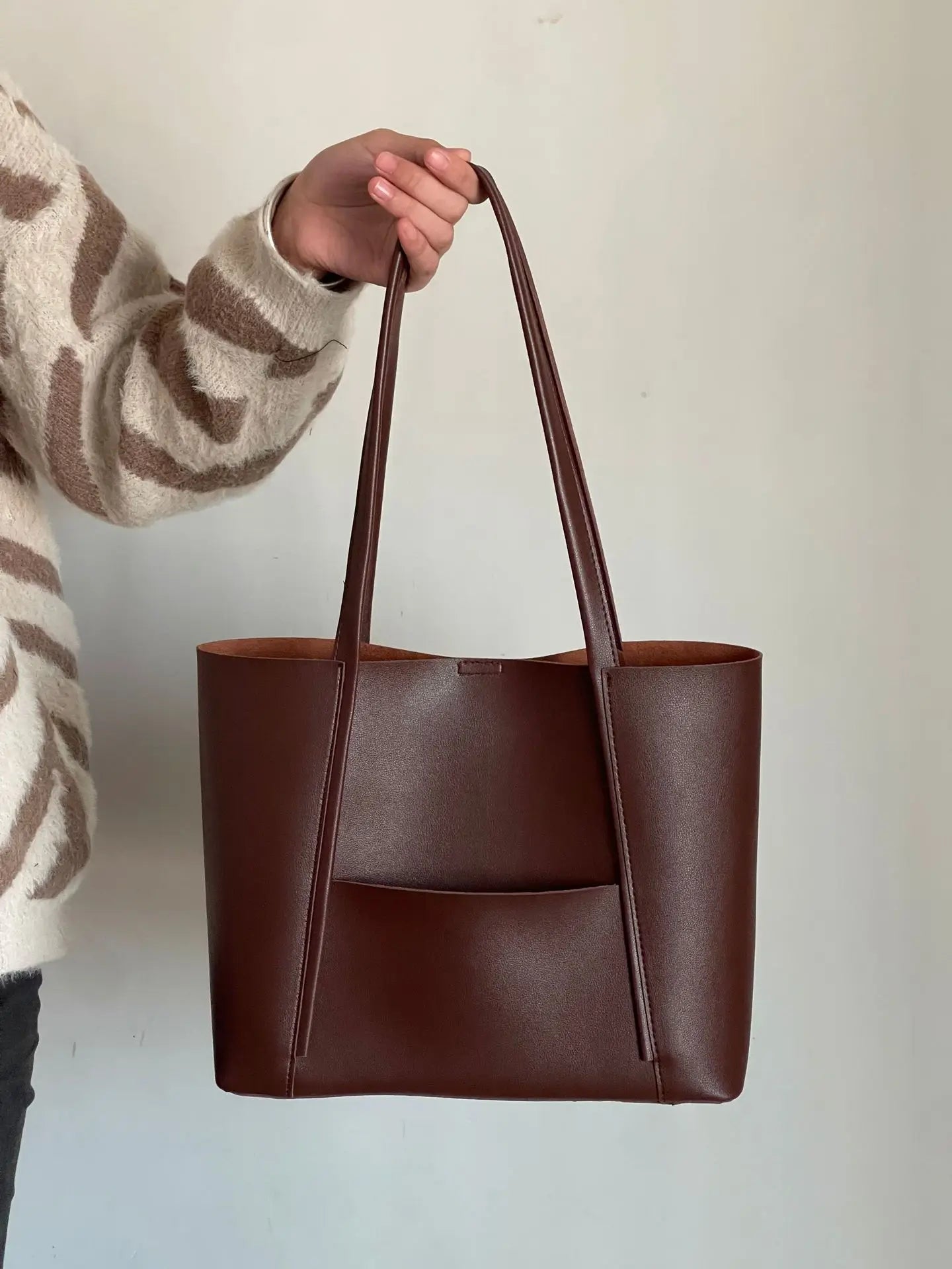 bags : Stella Top Handle Bag Black - Leer in van Pantino