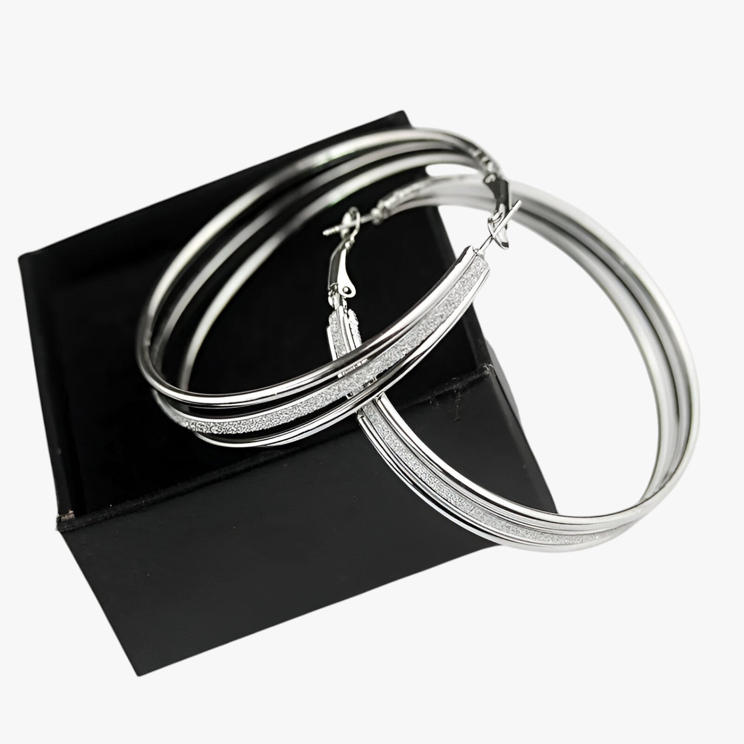 Earrings : Oorbellen Zilver - Stijlvolle Grote Hoops - Tijdloos & Trendy in van Pantino