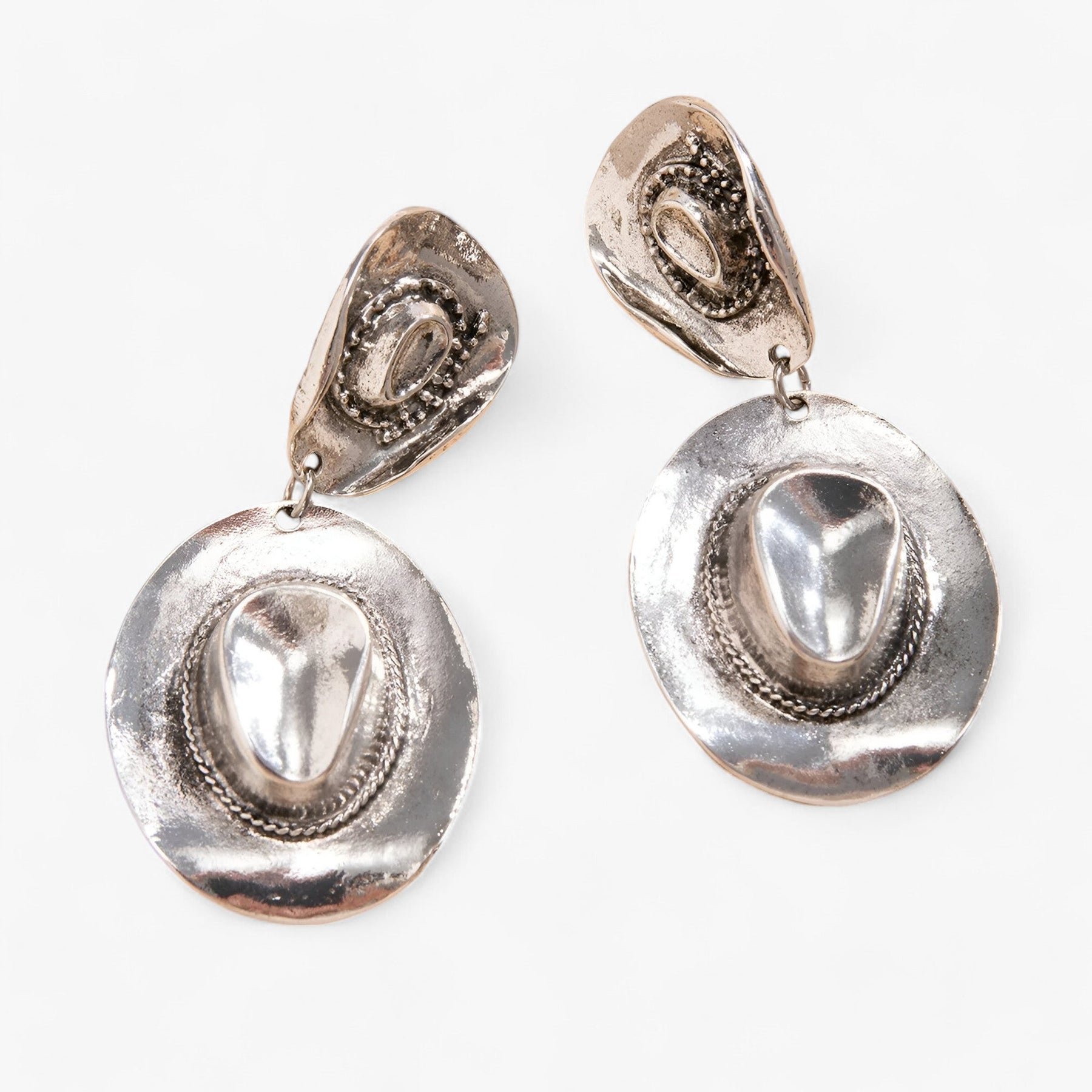 Earrings : Oorbellen Goud - Vintage Cowboyhoed - Trendy Feestaccessoires in van Pantino