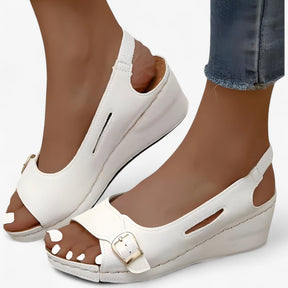 Sandals : Comfortabele Dames Sandalen van Zwart Leer met Lage Sleehak - Ideaal voor de Zomer in van Pantino