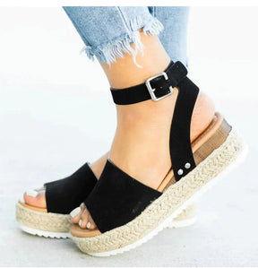 Sandals : Minimalistische Slip-on Sandalen Dames - Stijlvolle Sandalen voor een Eenvoudige Elegantie in Zwart van Pantino