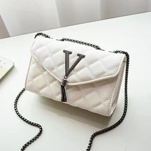 bags : Belle Handbag Leer Zwart in White van Pantino