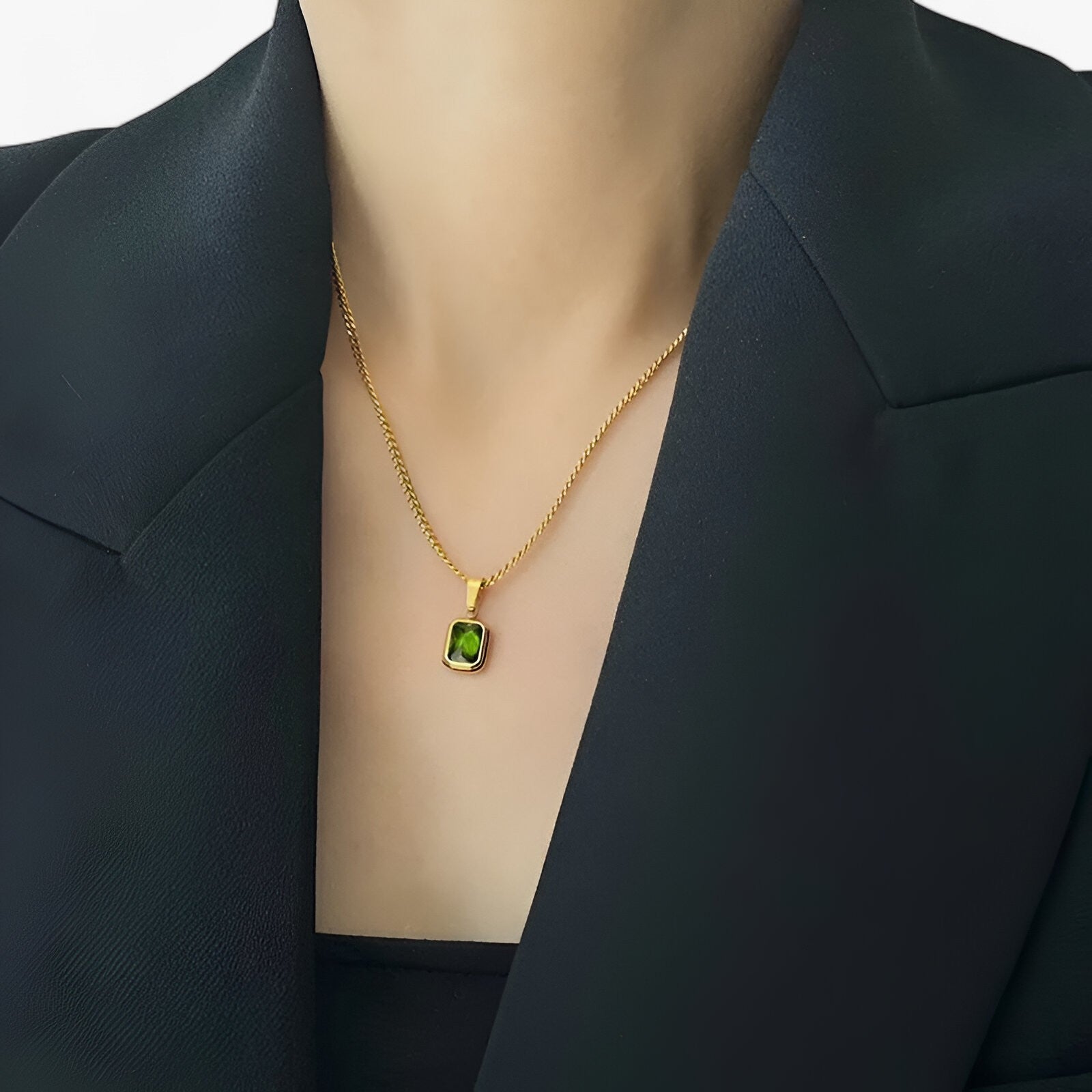Necklace : Ketting met Smaragden in Gouden Plating - Elegant en Robuust - Goud in Goud van Pantino