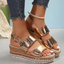 Sandals : Outdoor Sandalen voor Dames - Waterdicht Design voor Avontuurlijke en Comfortabele Ervaringen - Goud in Goud van Pantino