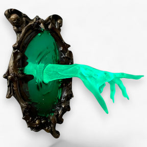 home & garden : Hars Ghost Hand Plaquette - Spooky Wall Decor - Neongroen in Neongroen van Pantino