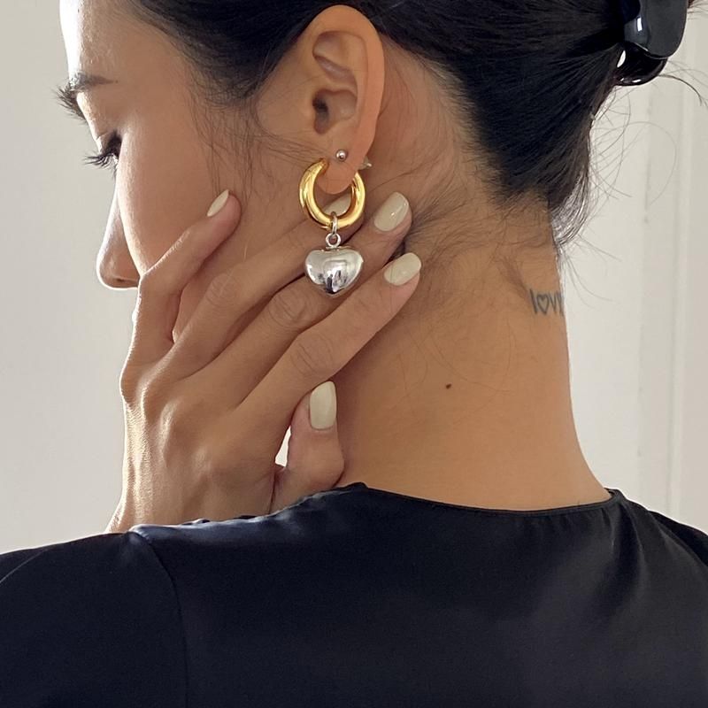 Earrings : Creolen Mit Herzanhänger - Goud in Goud van Pantino