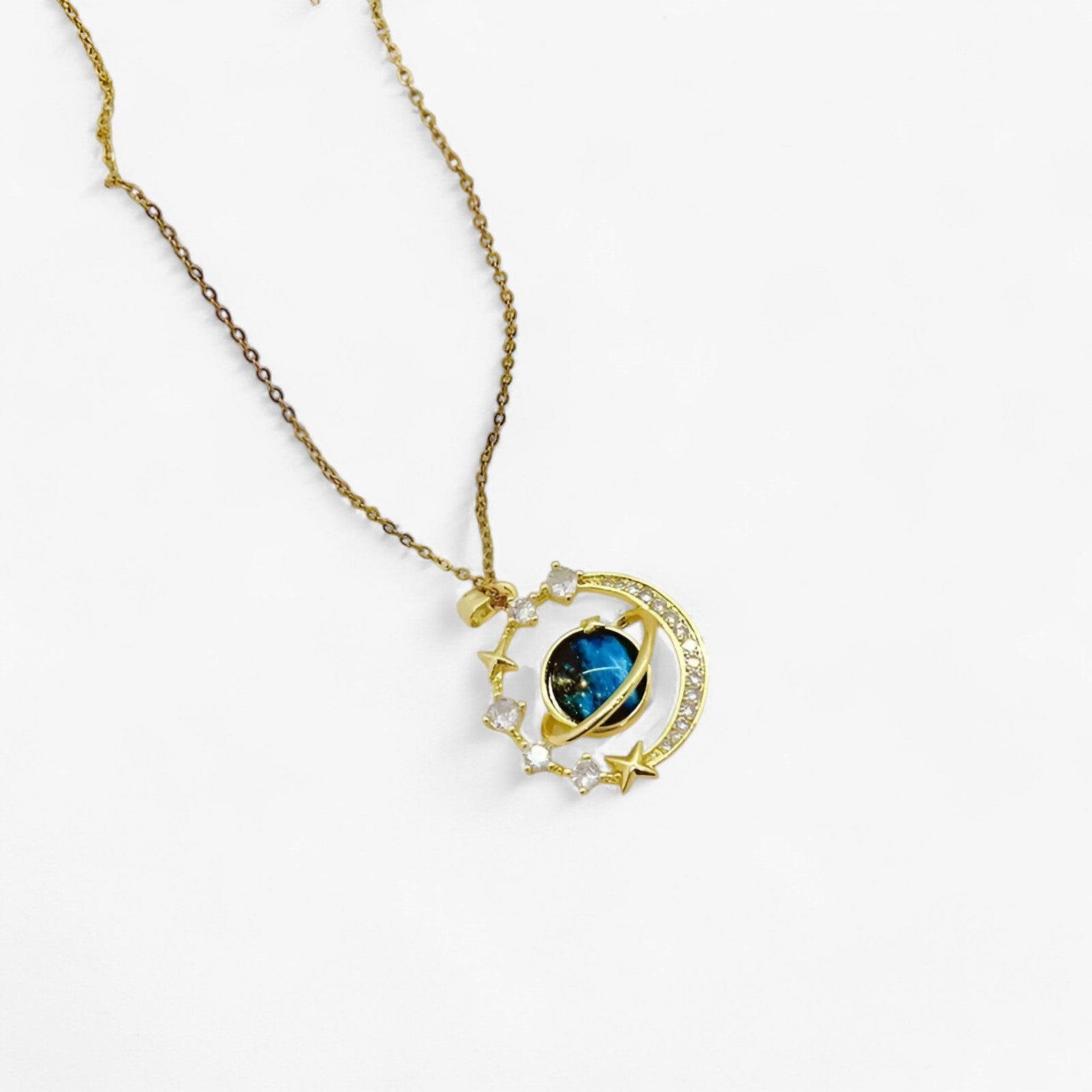 Necklace : Ketting Goud - Elegante Sterrenhemel - Tijdloze Veelzijdigheid in van Pantino