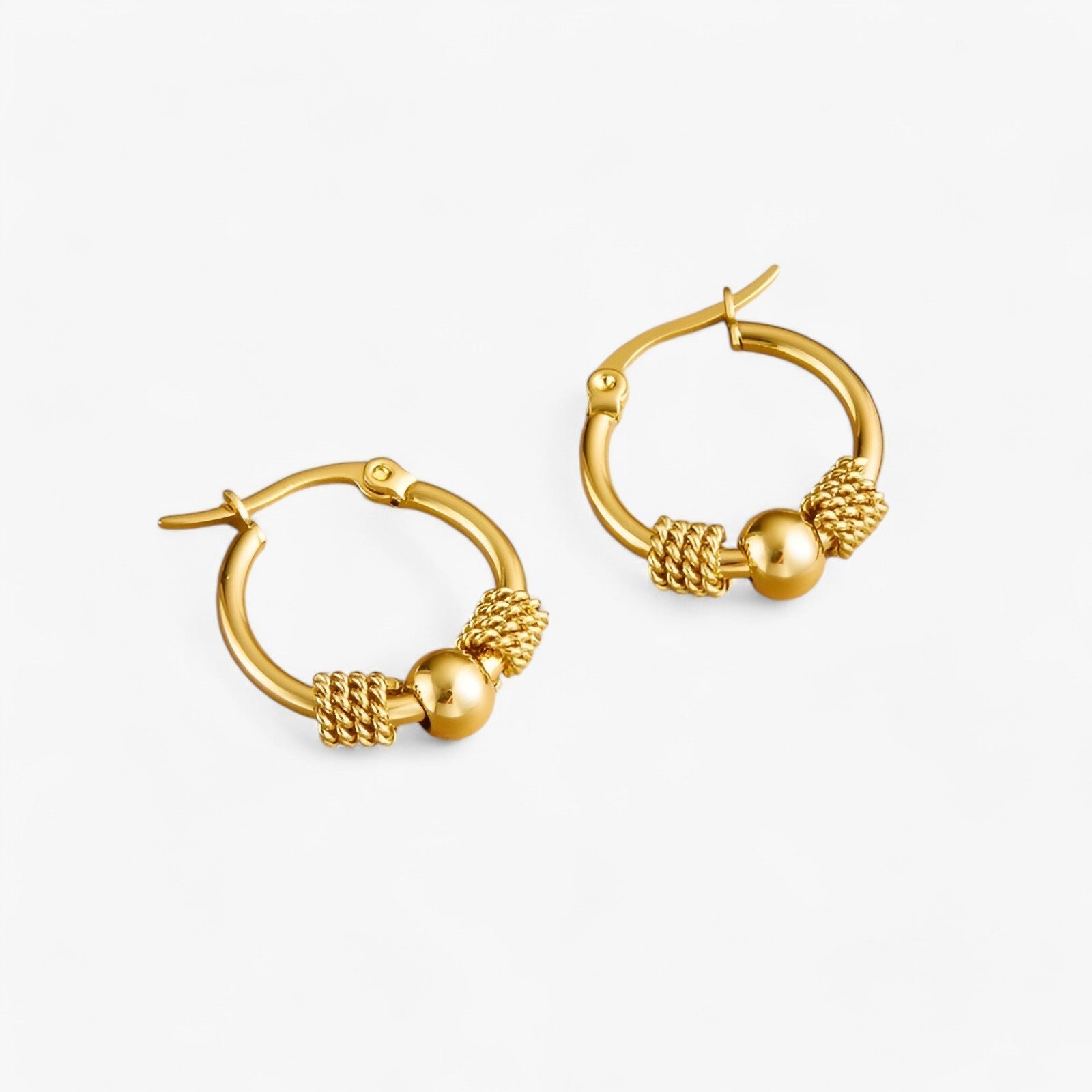 Earrings : Oorbellen Dames Goud - Gouden Geweven - Elegante en Duurzame Cadeau in van Pantino